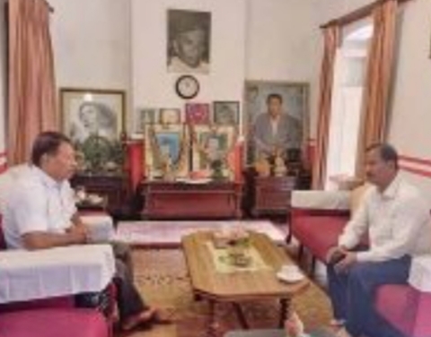 नेपाली काँग्रेसका नेता सिंह र विप्लव बीच भेट