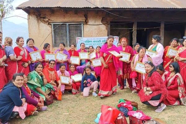 दक्षिण बाराही महिला साकोसको पच्चीसौं स्थापना दिवसमा २४ जना सदस्य सम्मानित