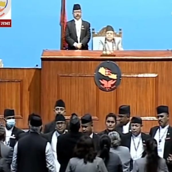 सभामुखले आफूहरुलाई बोल्न नदिएको भन्दै राप्रपाका सांसदहरुद्वारा वेल घेराउ र नाराबाजी