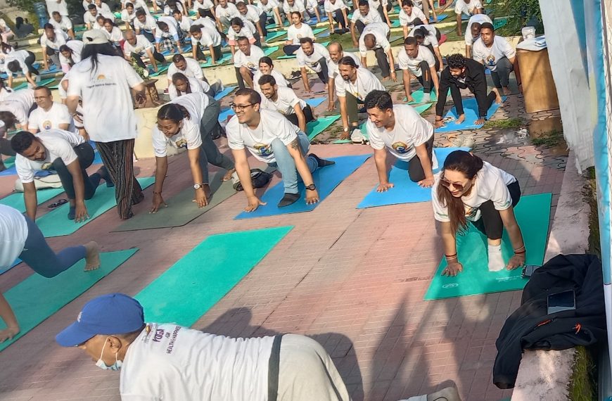 जनचेतनामूलक कार्यक्रम गर्दै अन्तर्राष्ट्रिय योग दिवस मनाइदै